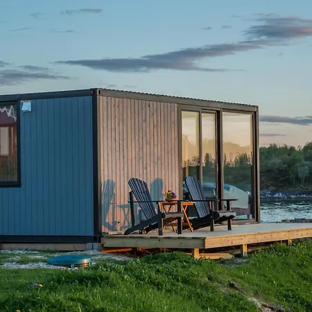Cool Cabins, Sandhornøy