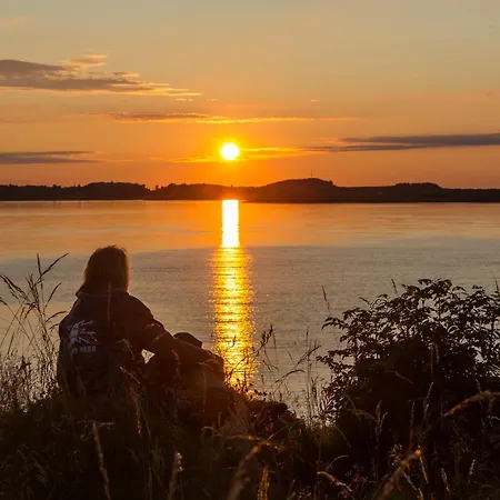 Cool Cabins, Sandhornøy