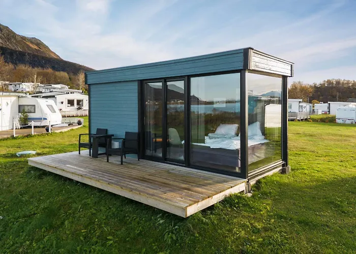 Cool Cabins, Sandhornoy