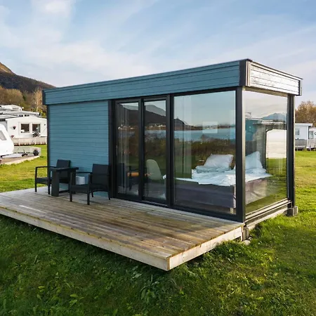 Cool Cabins, Sandhornoy